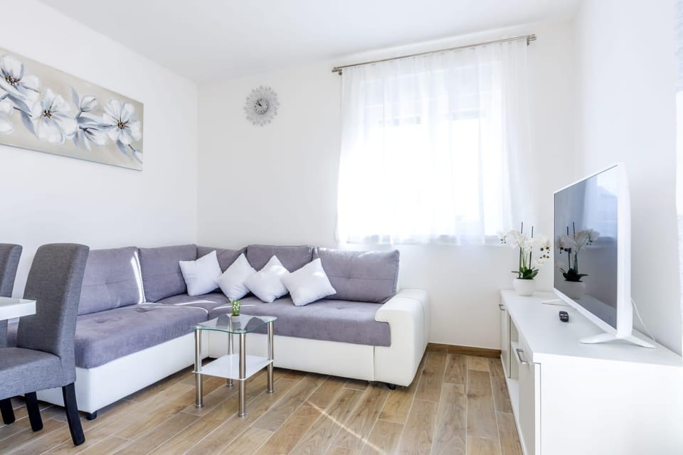 TV and multimedia, Living room, hair dresser