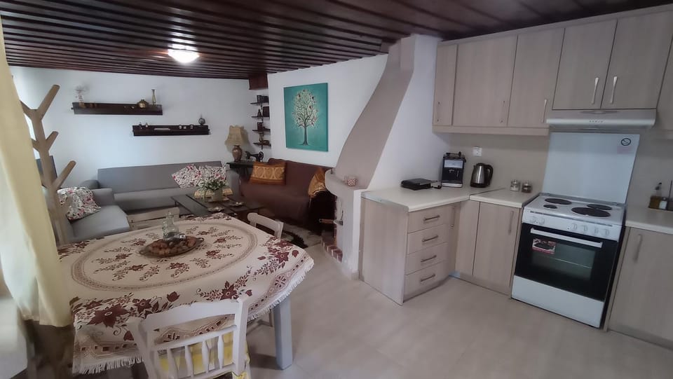 Kitchen or kitchenette, Living room, Seating area