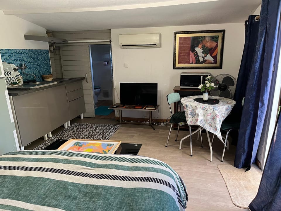 Chalet des oliviers 10mn CV Béziers dans propriété bien pour cyclistes Chalet in Béziers