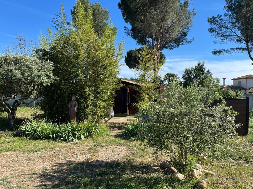 Chalet des oliviers 10mn CV Béziers dans propriété bien pour cyclistes Chalet in Béziers