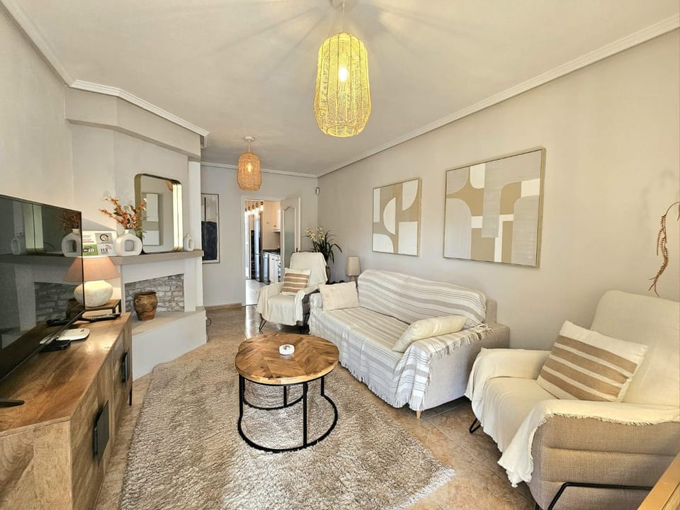 Chalet con Piscina Privada, Aguas Nuevas, Torrevieja Apartment in Torrevieja