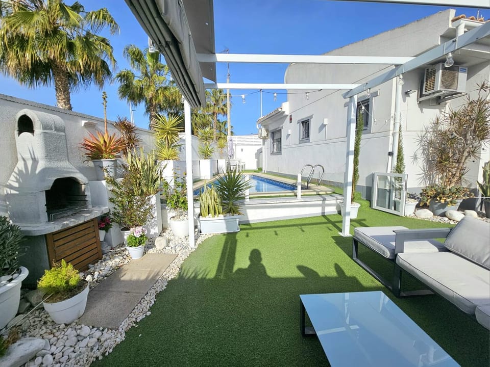 Chalet con Piscina Privada, Aguas Nuevas, Torrevieja Apartment in Torrevieja