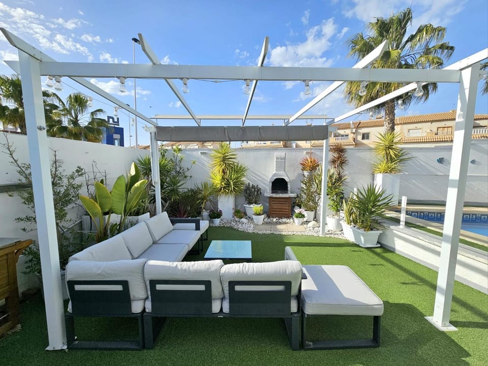 Chalet con Piscina Privada, Aguas Nuevas, Torrevieja Apartment in Torrevieja