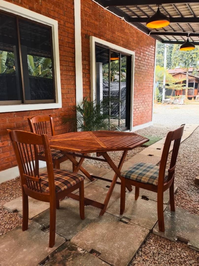 Chalet Kampung Yan (OFFICIAL) Bed and Breakfast in Kedah