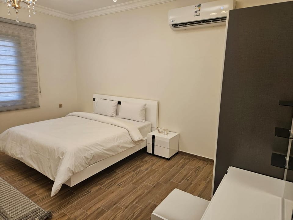 Bed, Photo of the whole room, Bedroom, air conditioner