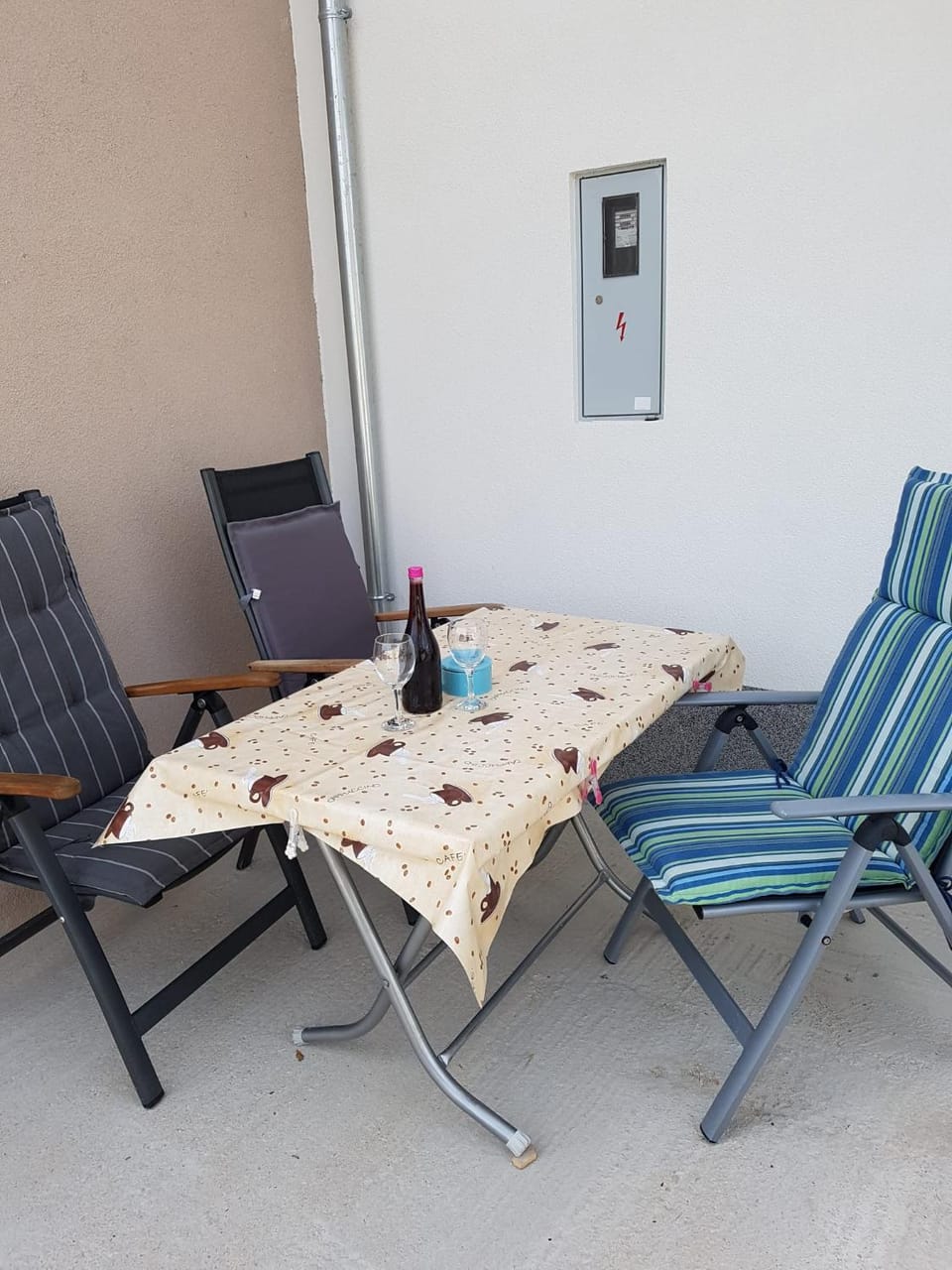 Property building, Seating area