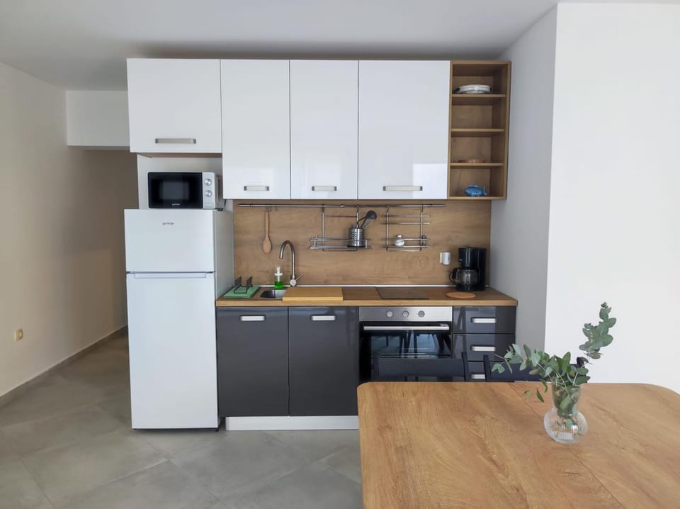 Kitchen or kitchenette, Dining area, Communal kitchen