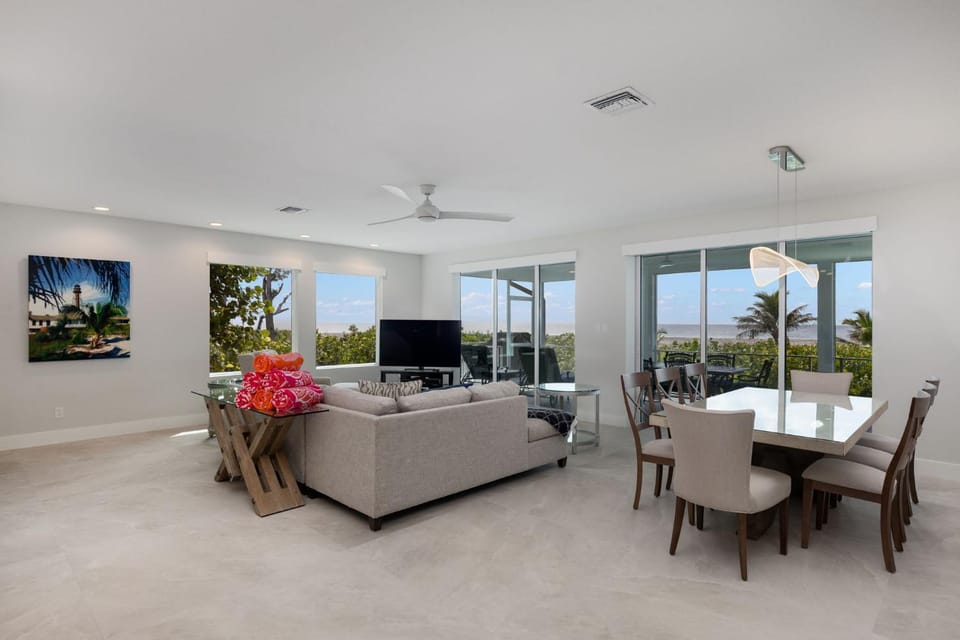 A Saba Wind North- Oceanfront Estate with Pool on Captiva Island House in Sanibel Island