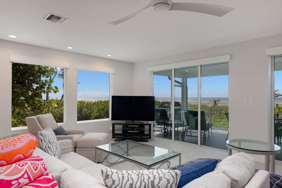 A Saba Wind North- Oceanfront Estate with Pool on Captiva Island House in Sanibel Island