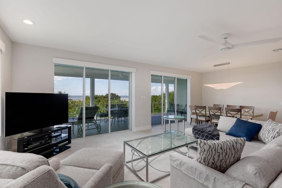 A Saba Wind North- Oceanfront Estate with Pool on Captiva Island House in Sanibel Island