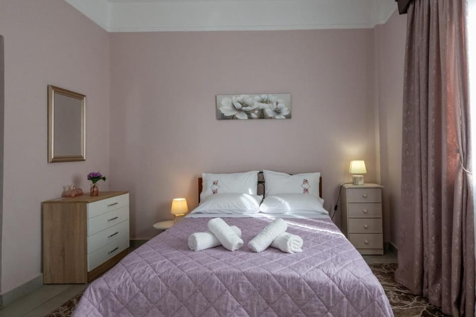 Bed, Photo of the whole room, Bedroom, towels, wardrobe