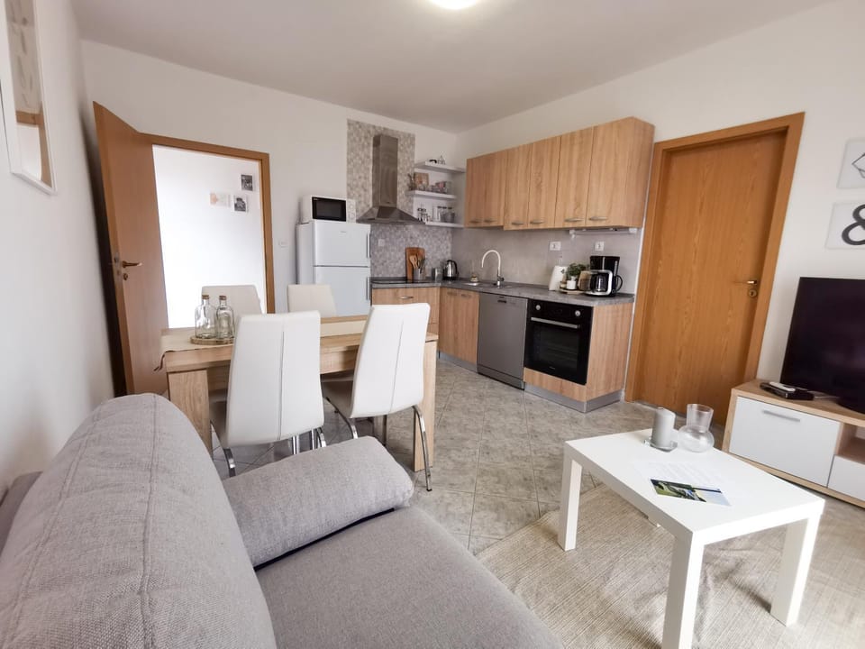 Coffee/tea facilities, Kitchen or kitchenette, Living room, Seating area, Dining area, dishwasher, minibar, pet friendly, stove