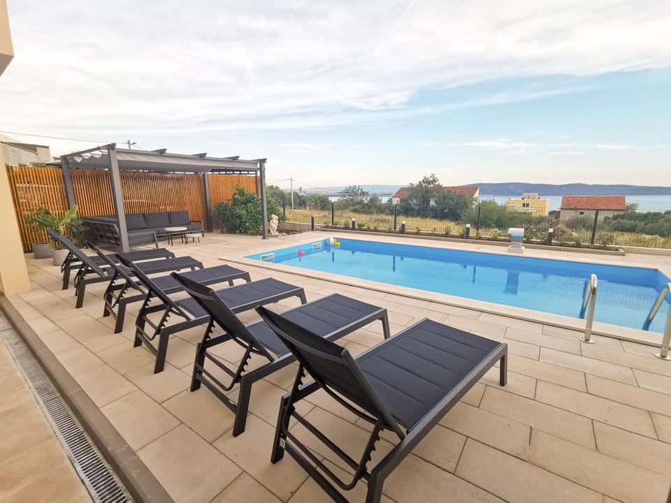 View (from property/room), Balcony/Terrace, Pool view, Swimming pool, sunbed