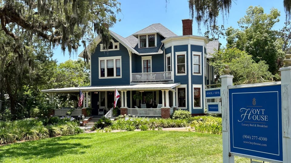 Property building, Natural landscape, Garden, Swimming pool, Breakfast