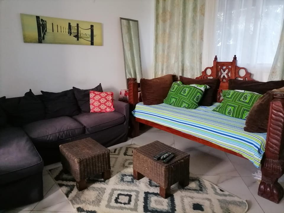 Serene 2 bedroom homestay 15mindrive to the beach Apartment in Mombasa