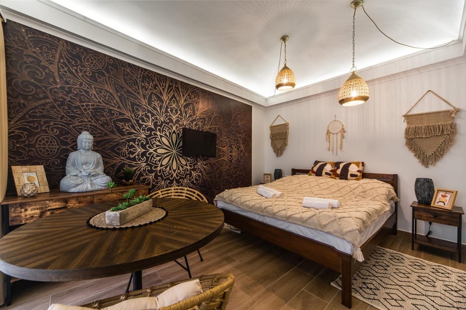Bed, Dining area