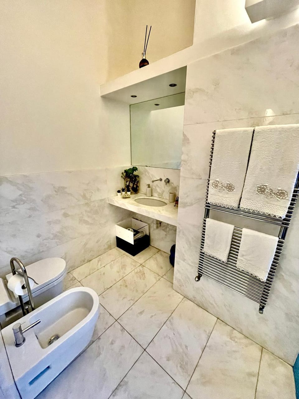 Shower, Toilet, Bathroom, Bath, towels