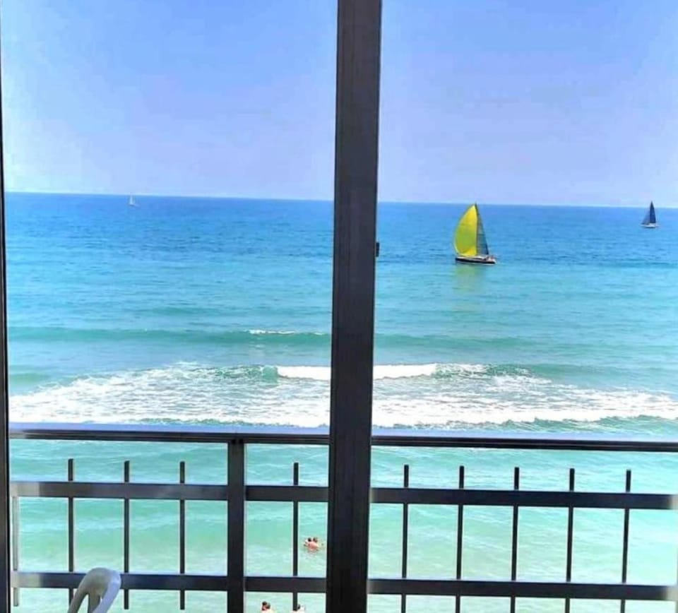 SUNSET ROOM AT FRONT BEACH - HABITACION EN LA PLAYA en Piso compartido Vacation rental in Safor