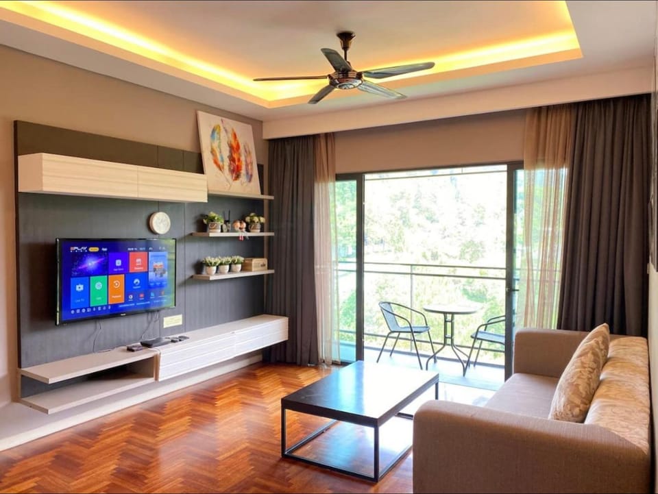 TV and multimedia, Balcony/Terrace, Balcony/Terrace, Living room, Seating area, Entertainment, fireplace, locker