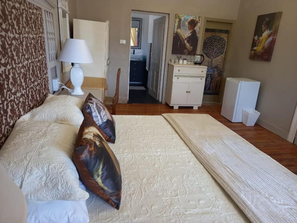 Romantika Guesthouse Accommodation Bed and Breakfast in North West, South Africa