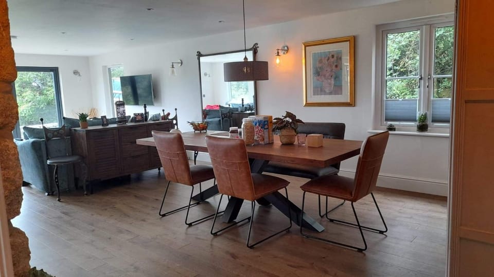 Dining area, Breakfast