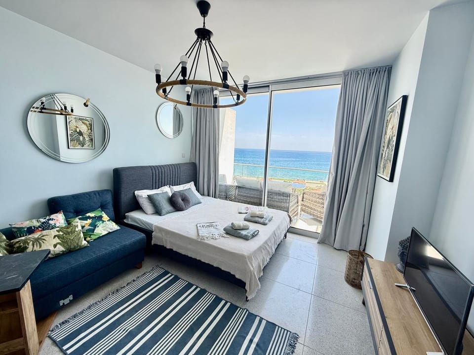 Bed, TV and multimedia, Living room, Seating area, Bedroom, Sea view