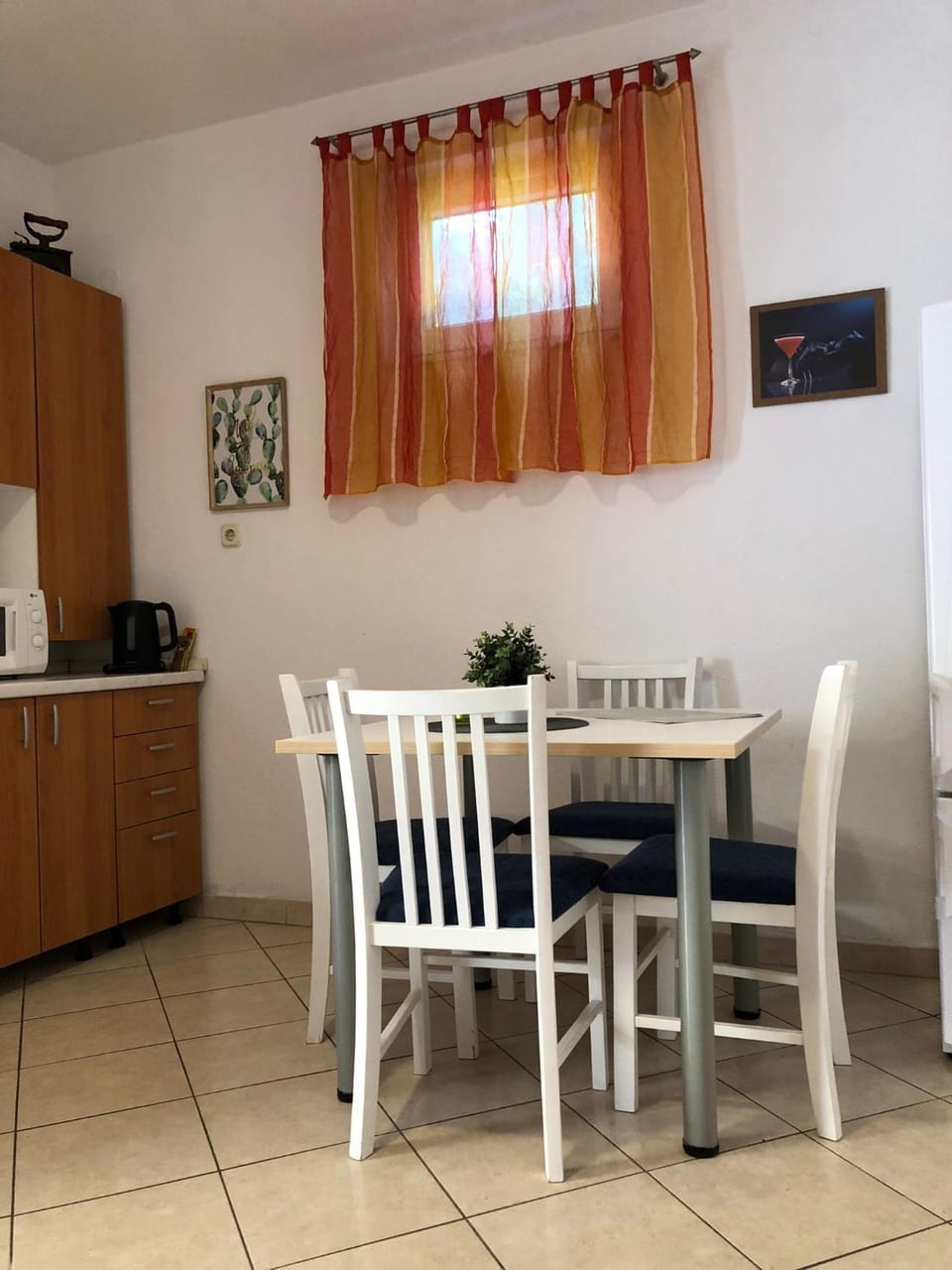 Seating area, Dining area