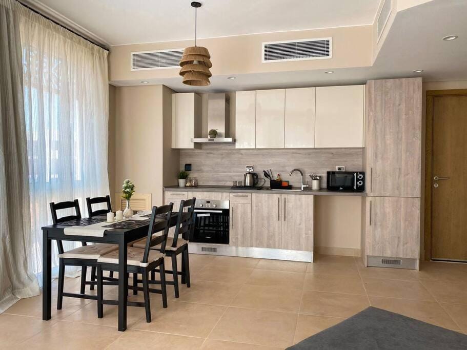 Kitchen or kitchenette, Dining area, Communal kitchen