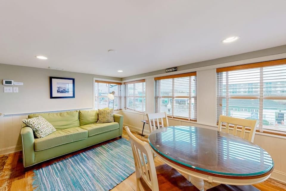 Town of Rehoboth Beach 24 Rehoboth Ave Apartment in Rehoboth Beach