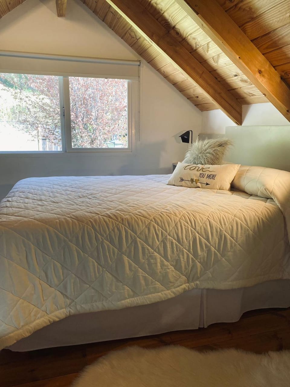 Bed, Bedroom, Garden view