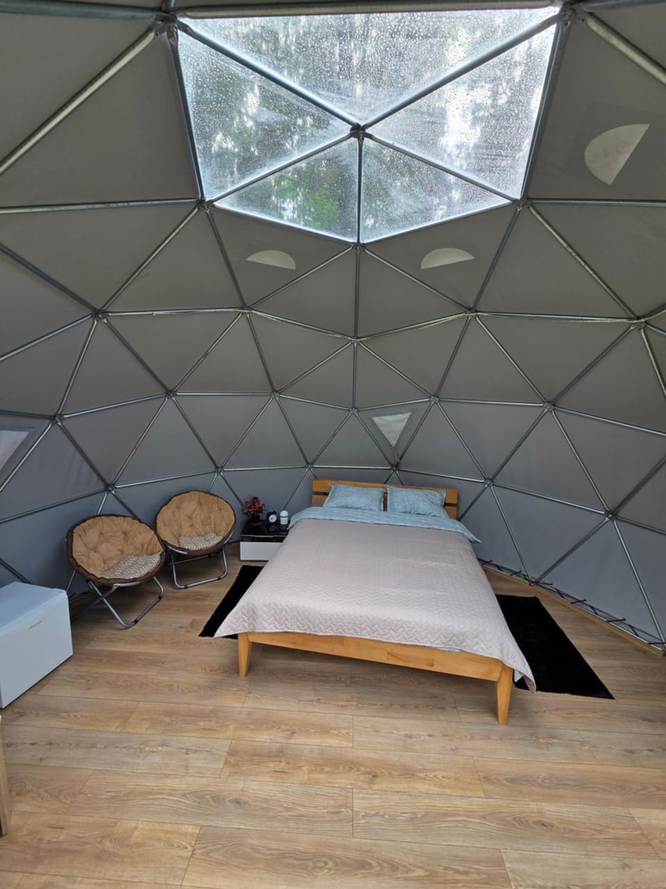 Photo of the whole room, Seating area, Bedroom