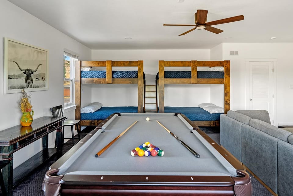 Bed, Billiard, Game Room, Bedroom