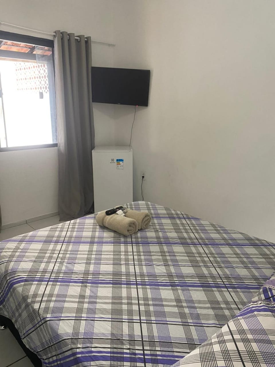 Bed, TV and multimedia, Photo of the whole room, Bedroom, towels