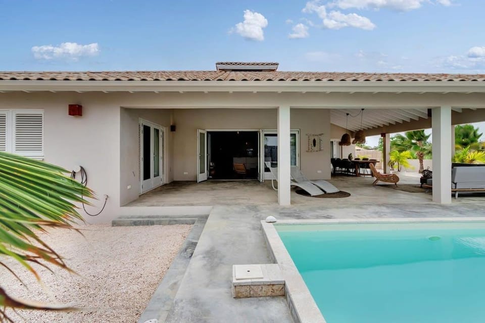 Kas Simba in Belnem Villa in Venezuela