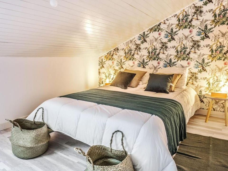 Bed, Bedroom