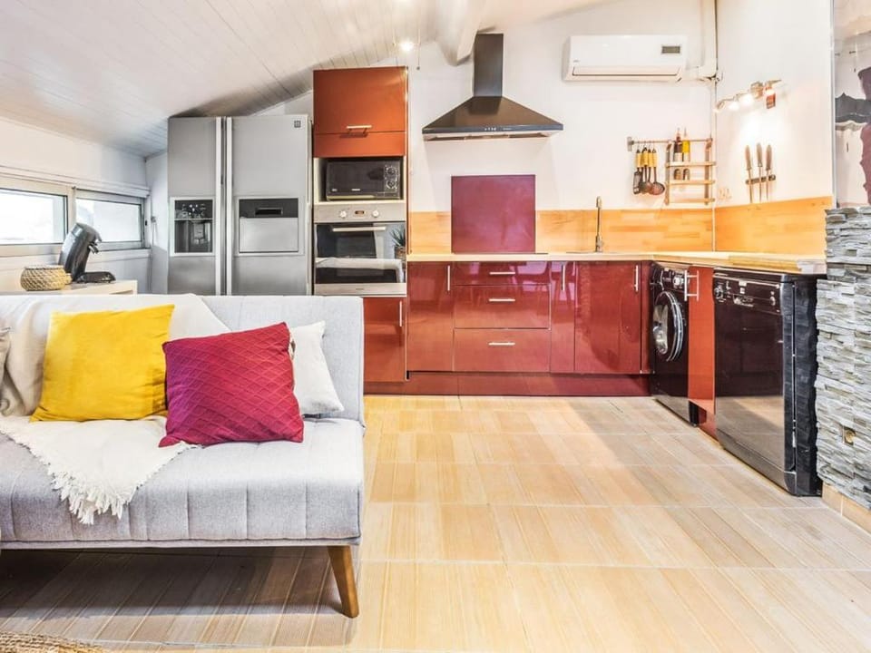 Kitchen or kitchenette, Living room, Seating area