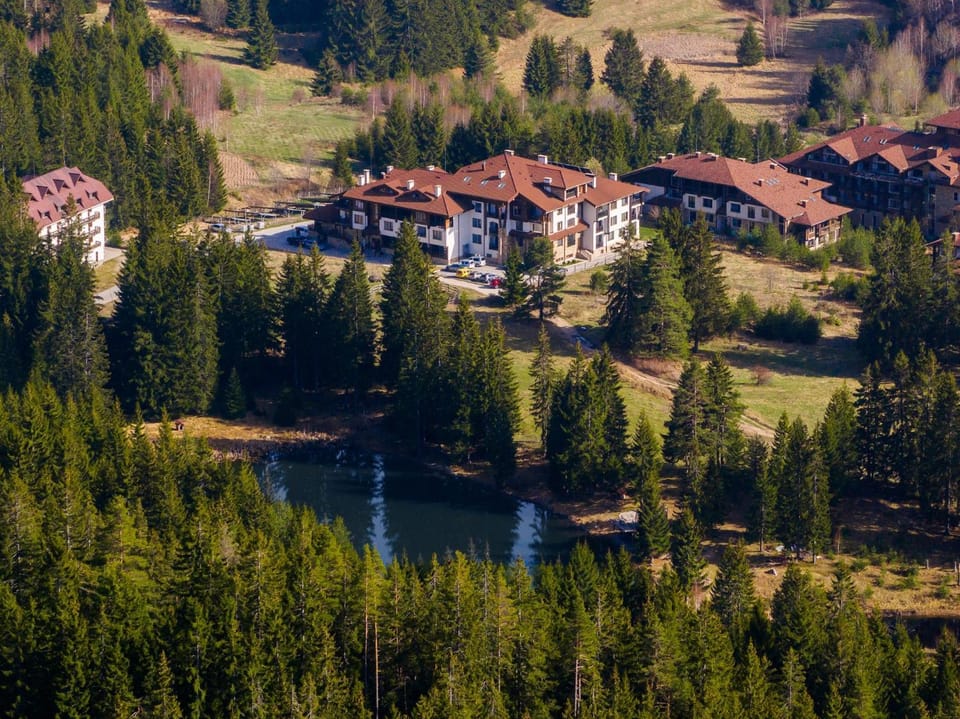 Property building, Spring, Day, Natural landscape, Bird's eye view, Lake view, Mountain view
