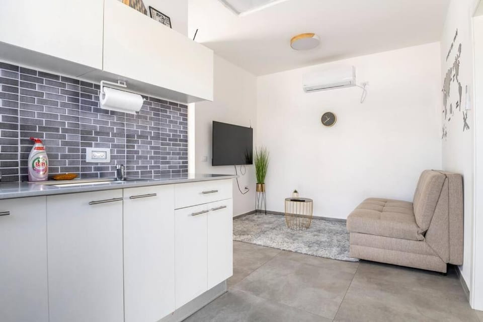 TV and multimedia, Kitchen or kitchenette, Seating area
