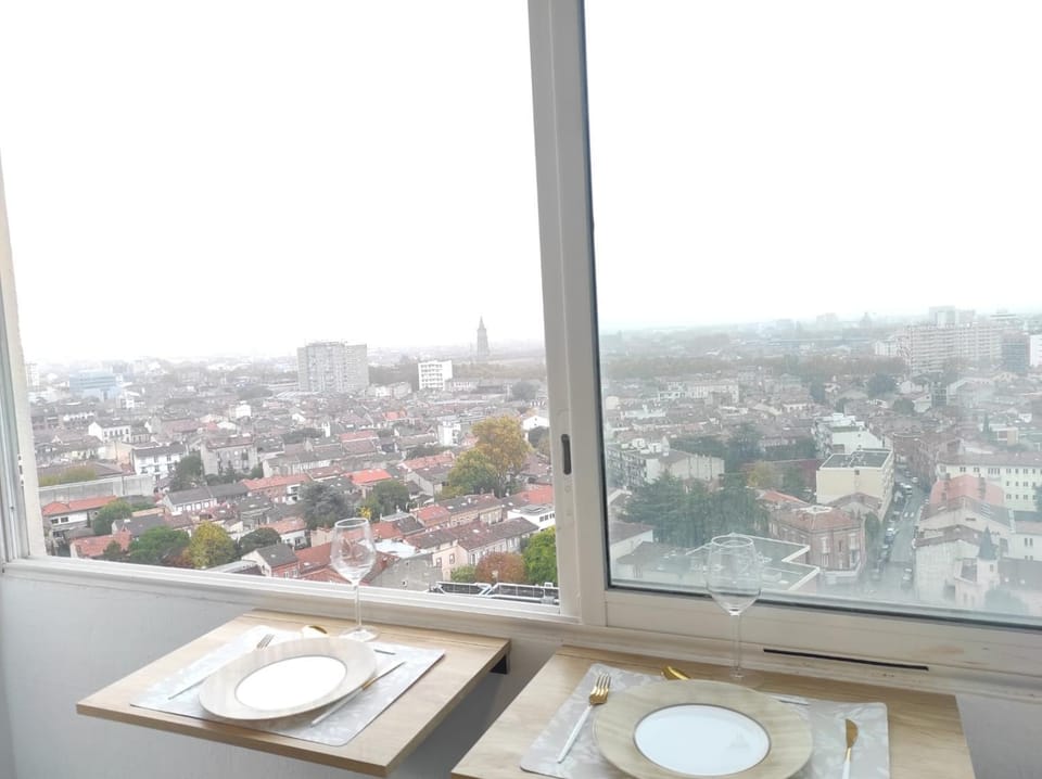 ☆ 16ème ciel ☆ Proche gare ☆ Vue panoramique ☆ Clim. Apartment in Toulouse