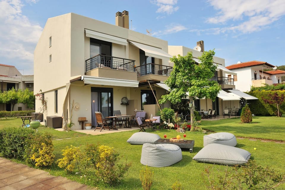 Property building, Garden
