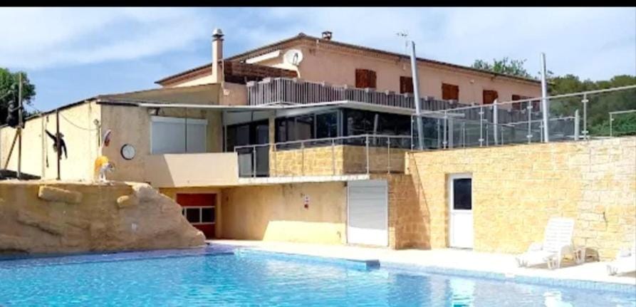 Mobil-home dans camping aquatique Apartment in Hyères