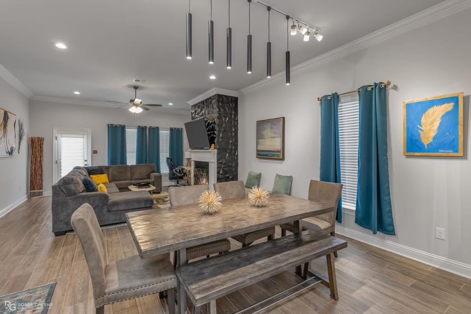 Living room, Seating area, Dining area