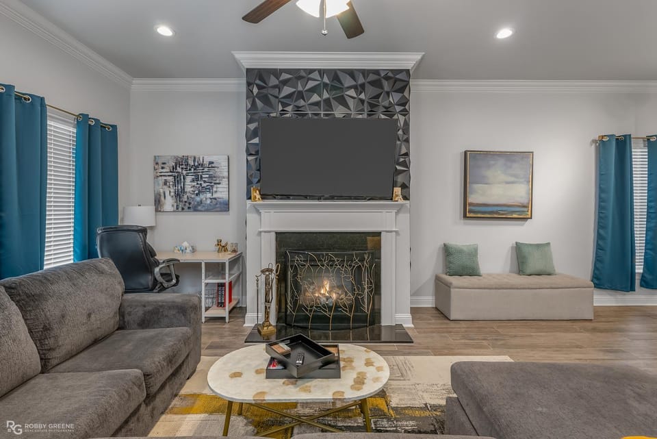TV and multimedia, Living room, Seating area, fireplace