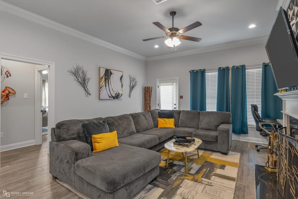 Communal lounge/ TV room, TV and multimedia, Living room, Seating area, Evening entertainment, fireplace