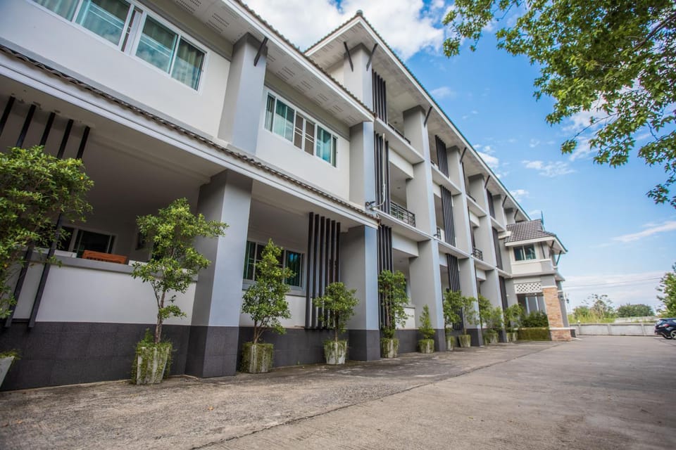 Property building, Facade/entrance