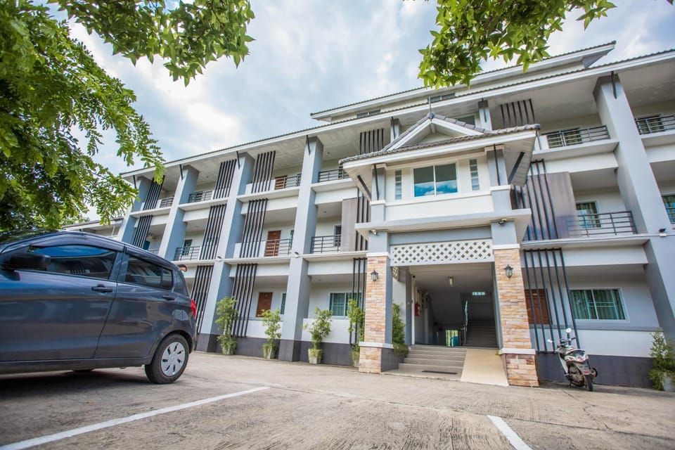 Property building, Facade/entrance