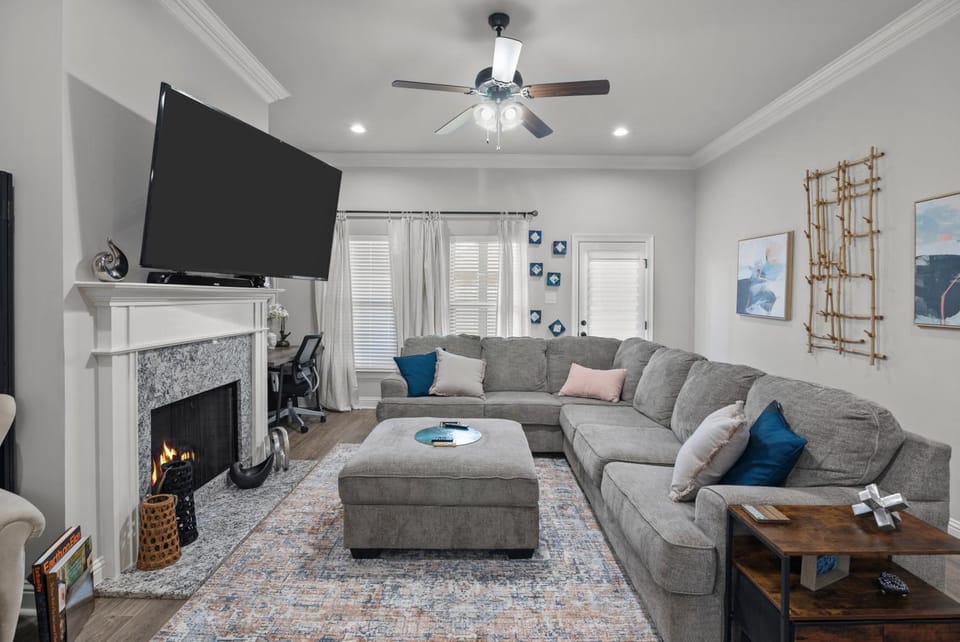 Communal lounge/ TV room, TV and multimedia, Living room, Seating area, Evening entertainment, fireplace