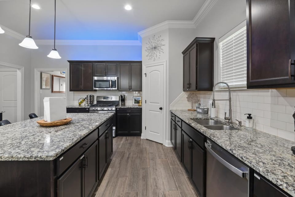 Kitchen or kitchenette, dishwasher, microwave, oven