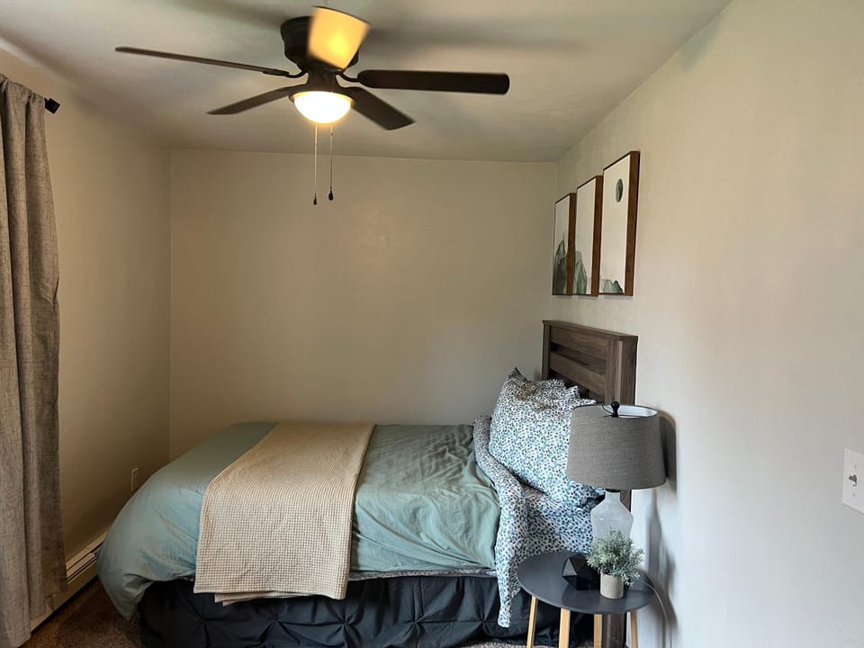 The Perfect 3 Bedroom Apartment - Central location Apartment in Fairbanks