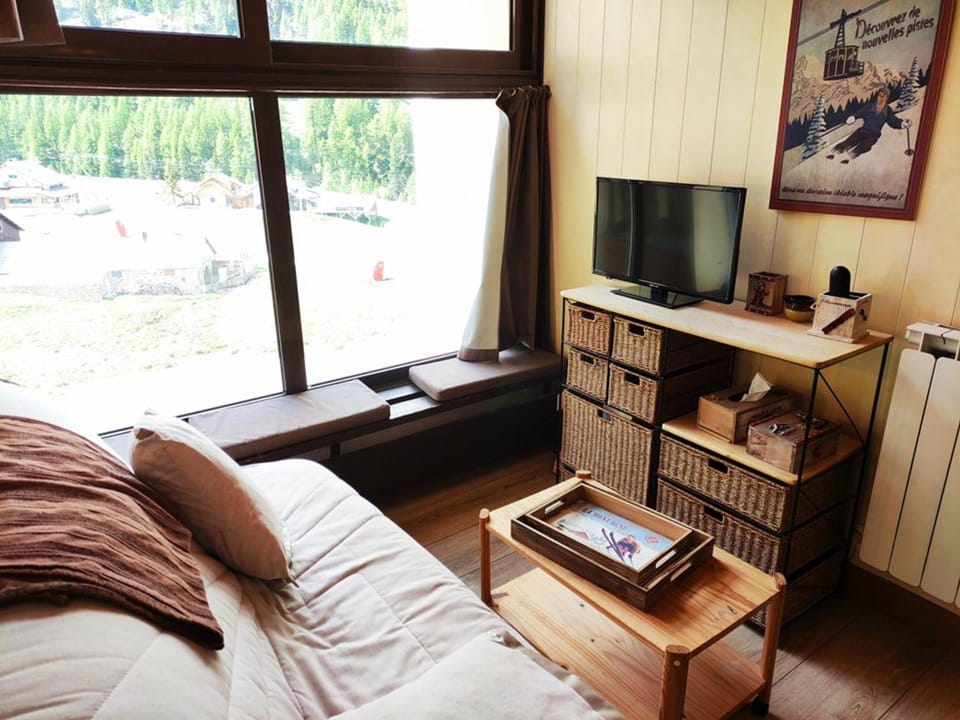 Studio mezzanine rénové, accès direct pistes, parking et internet inclus - FR-1-292-179 Apartment in Isola